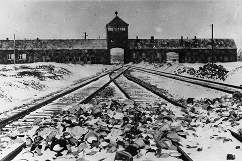 Billede af porten ind til Auschwitz. Auschwitz var en af nazisternes udryddelseslejre.