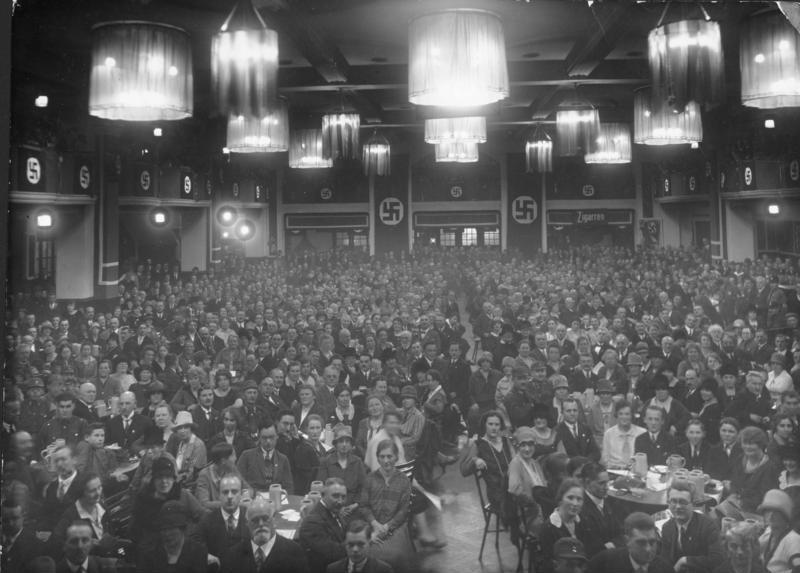 Billedet viser et NSDAP-møde i München