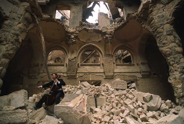 Det bombede Nationalbibliotek i Sarajevo 1992 (foto: Mikhail Evstafiev)